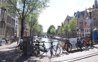 Amsterdam et ses canaux, au fil d’un carnet de voyage entre culture, nuits et liberté